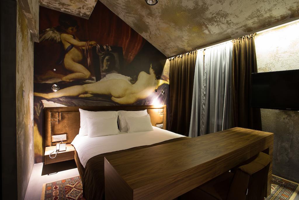 Hotel Hemera Подгорица Экстерьер фото A room at the hotel