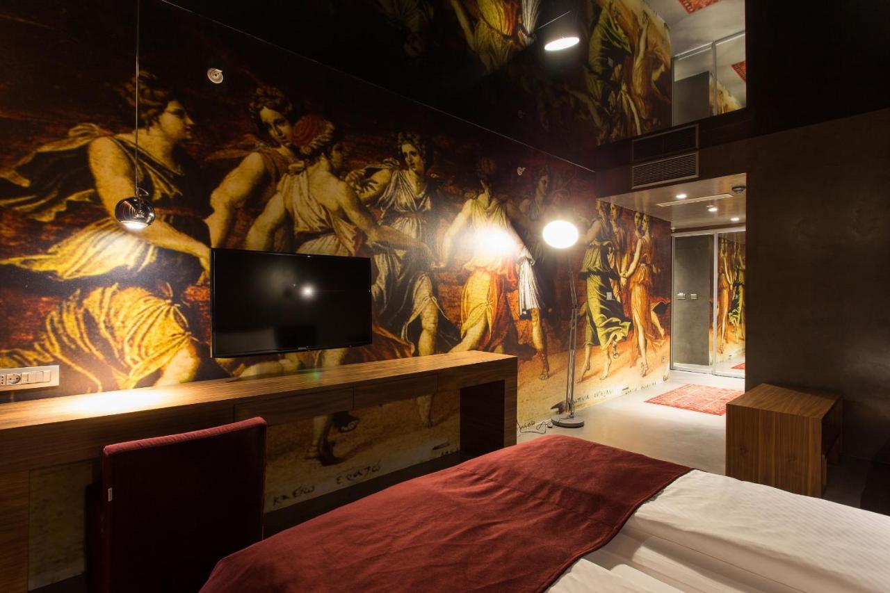 Hotel Hemera Подгорица Номер фото A room at the hotel